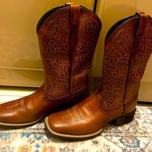 ARIAT Round Up Remuda Boot Sz 8